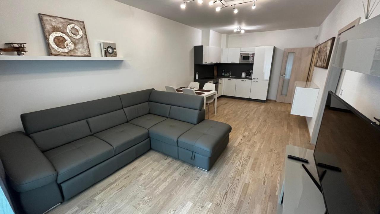 Residence Garden Tower - 8 Min Do Centra, Garaz Прага Экстерьер фото